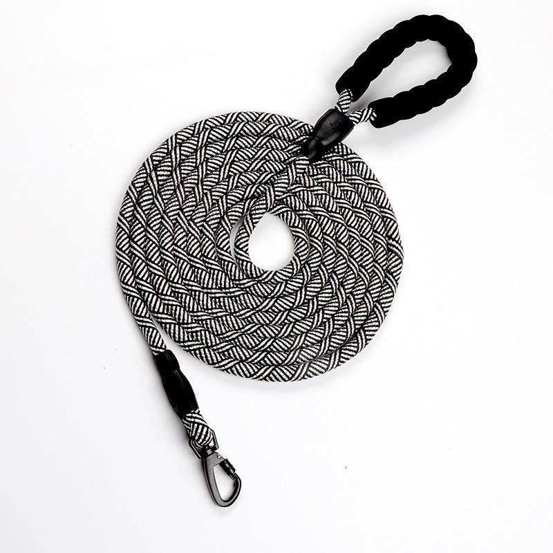 Durable 4.5M Nylon Dog Leash - Explore The Great Outdoors With Your Pup!